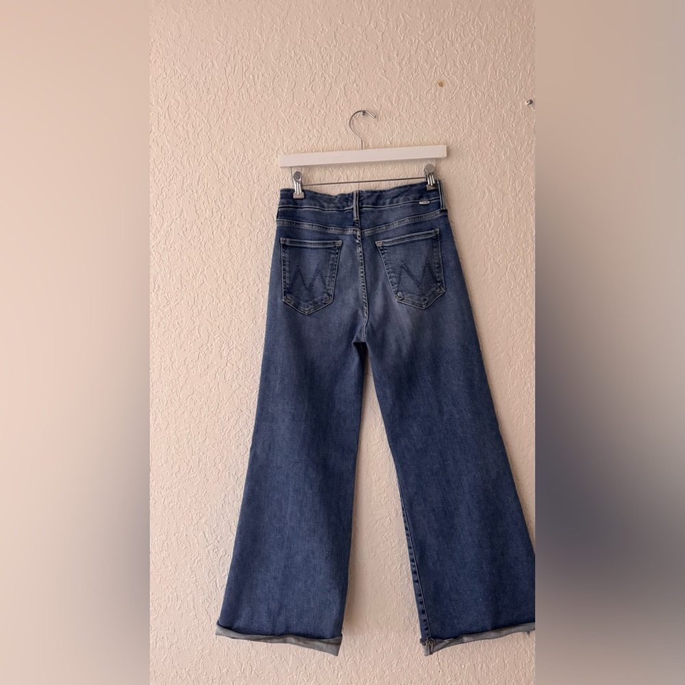 MOTHER Two-Tone Light to Mid Blue Wide-Leg Jeans - Picture 4 of 9